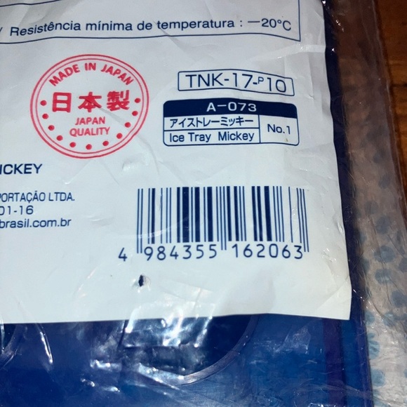 Disney Mickey Mouse ice cube tray - character shapes - Picture 4 of 10